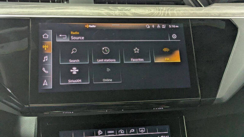 2022 Audi e-tron quattro Premium