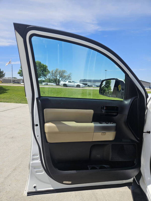 2013 Toyota Sequoia SR5