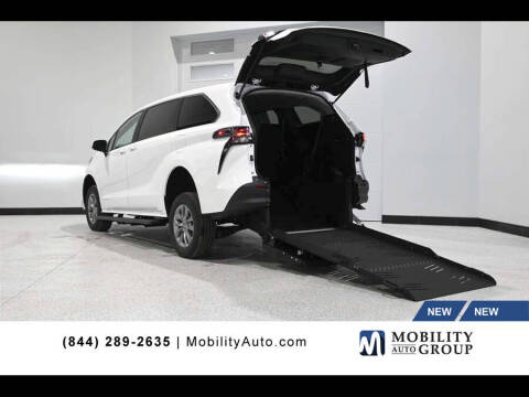 2025 Toyota Sienna LE 8-Passenger