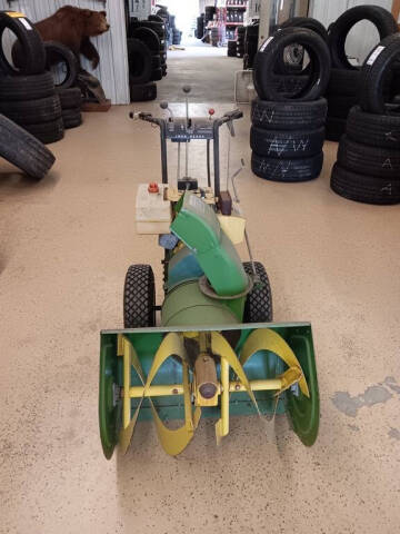 John Deere 826 Gas Snowblower