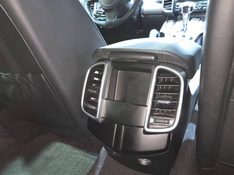 2013 Porsche Cayenne GTS