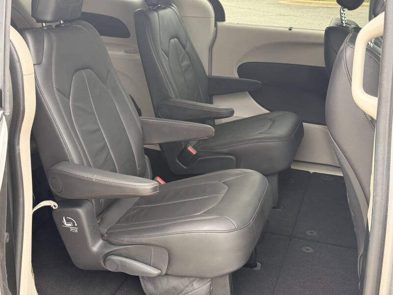 2017 Chrysler Pacifica Touring-L