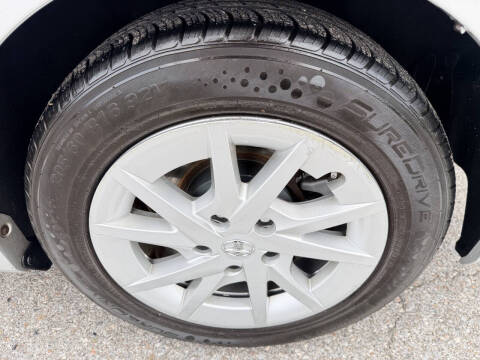 2014 Toyota Prius v Five