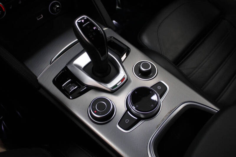 2022 Alfa Romeo Stelvio Veloce