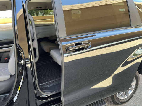 2025 Toyota Sienna LE 8-Passenger