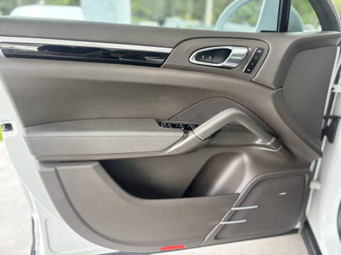 2017 Porsche Cayenne Platinum Edition