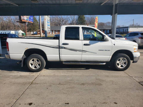 2006 Dodge Ram 1500 for sale at SpringField Select Autos in Springfield IL