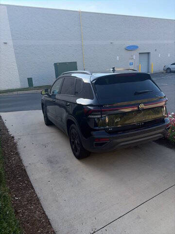 2025 Volkswagen Taos SE Black