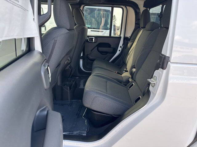 2025 Jeep Gladiator NightHawk