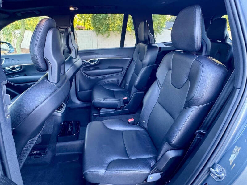 2020 Volvo XC90 T6 Momentum 6-Passenger