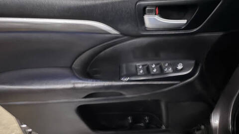 2017 Toyota Highlander SE