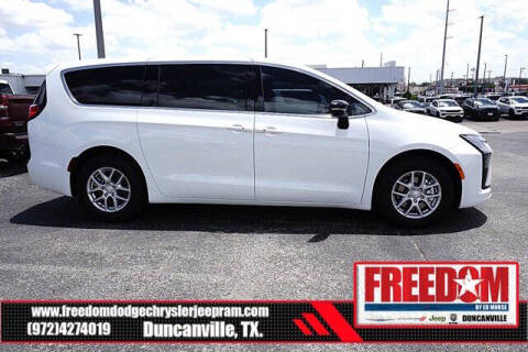 2027 Chrysler Pacifica Select