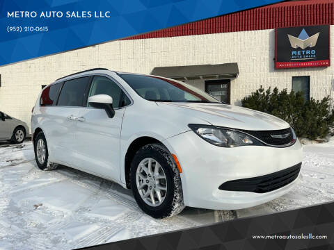 2017 Chrysler Pacifica for sale at METRO AUTO SALES LLC in Lino Lakes MN