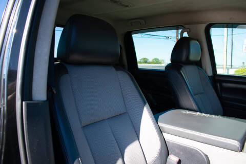 2017 Nissan Titan SV