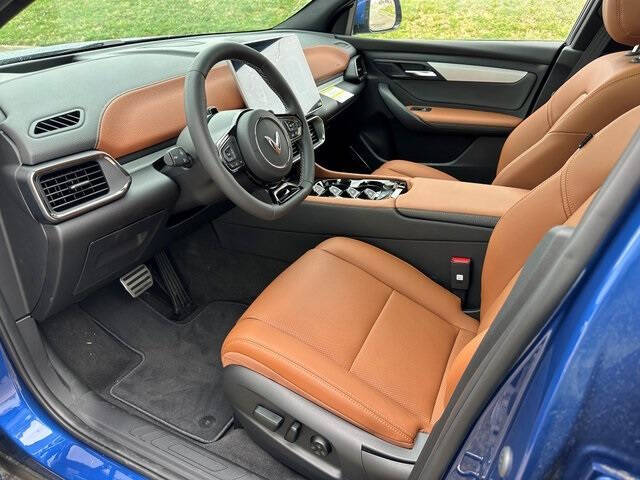 2025 VinFast VF8 Plus