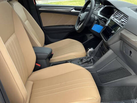 2024 Volkswagen Tiguan SE R-Line Black