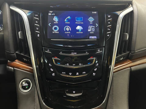 2017 Cadillac Escalade Luxury