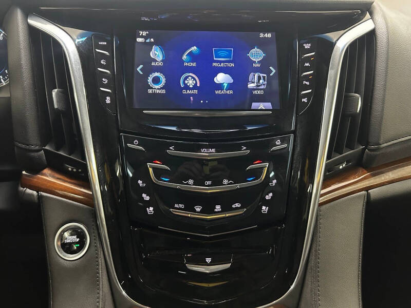 2017 Cadillac Escalade Luxury