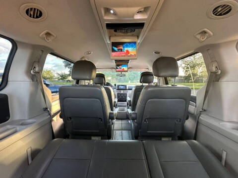 2011 Volkswagen Routan SE