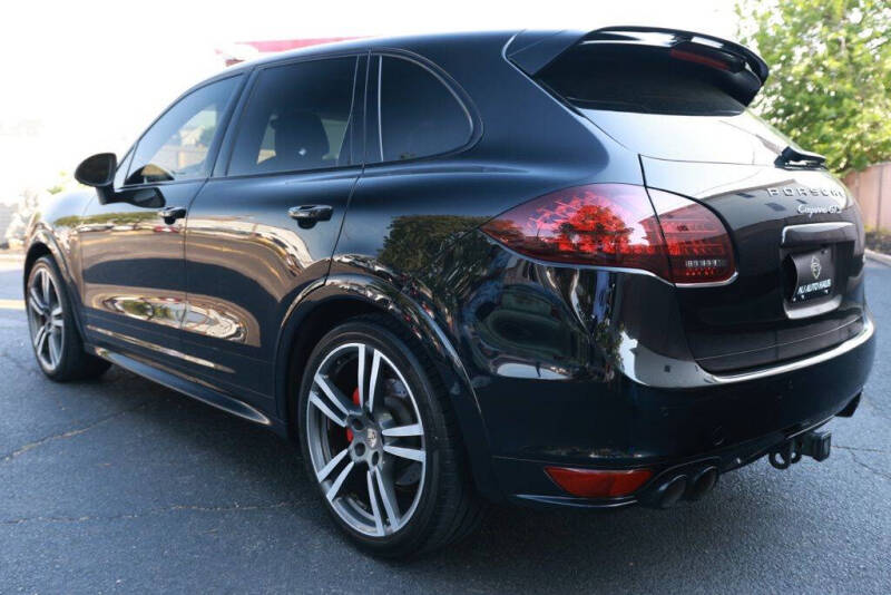 2013 Porsche Cayenne GTS