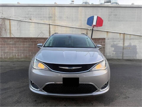 2017 Chrysler Pacifica Touring-L