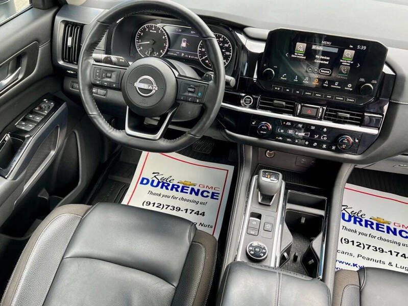 2022 Nissan Pathfinder SL