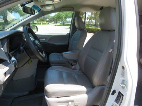 2016 Toyota Sienna LE Mobility 7-Passenger