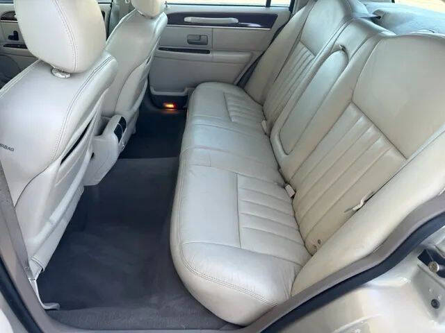 2004 Lincoln Town Car Signature