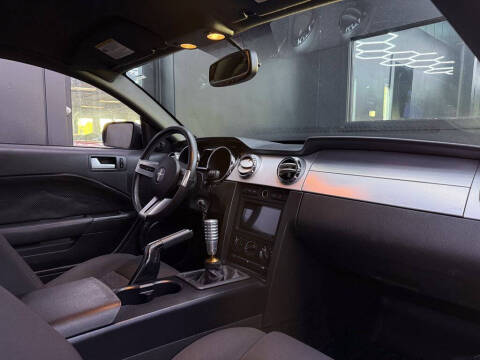 2005 Ford Mustang GT Premium