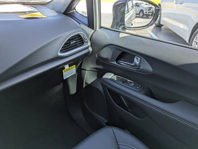 2026 Chrysler Voyager LX