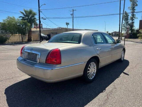 2004 Lincoln Town Car Signature