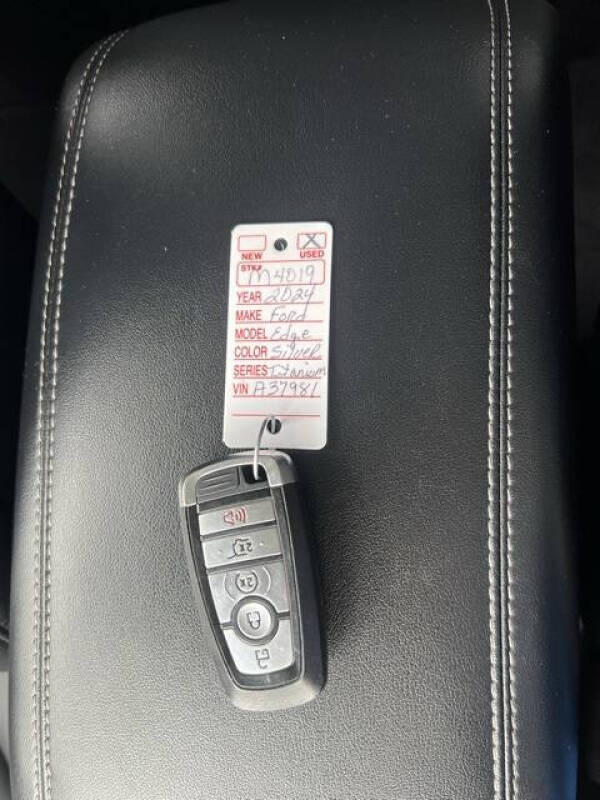 2024 Ford Edge Titanium