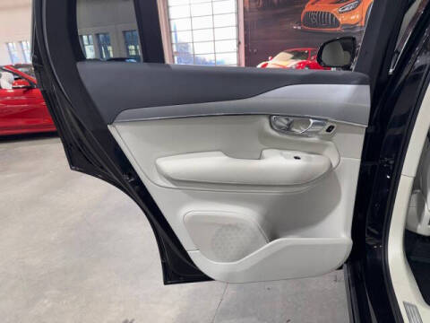 2022 Volvo XC90 T5 Momentum