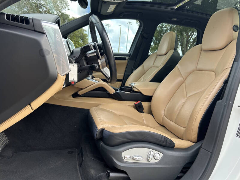 2017 Porsche Cayenne Platinum Edition