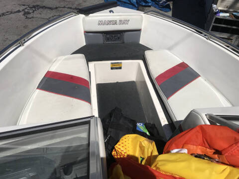 1993 MANTA RAY SKI BOAT