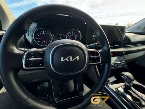 2023 Kia Carnival EX