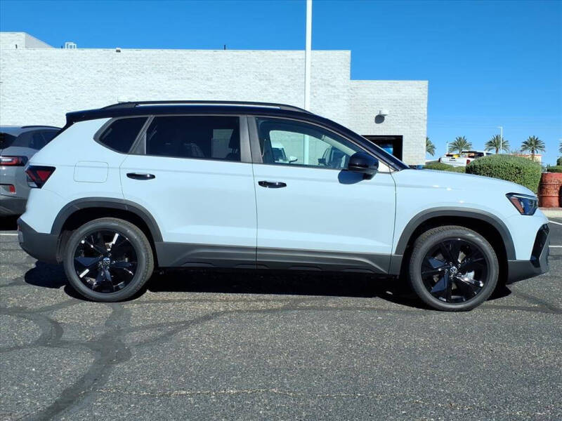 2026 Volkswagen Taos SE Black