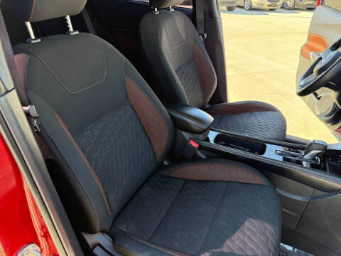 2022 Nissan Kicks SR