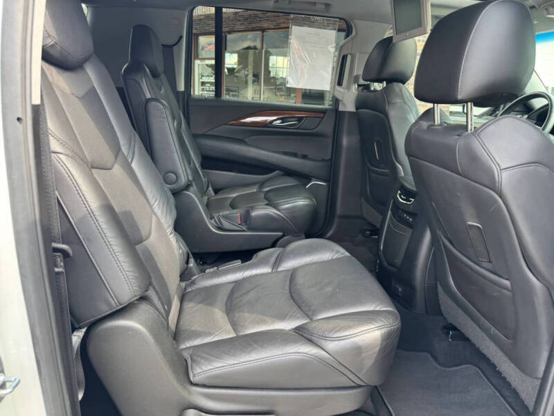 2018 Cadillac Escalade ESV Luxury