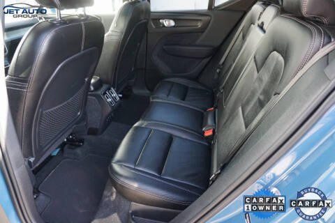 2023 Volvo XC40 B5 Ultimate Bright Theme