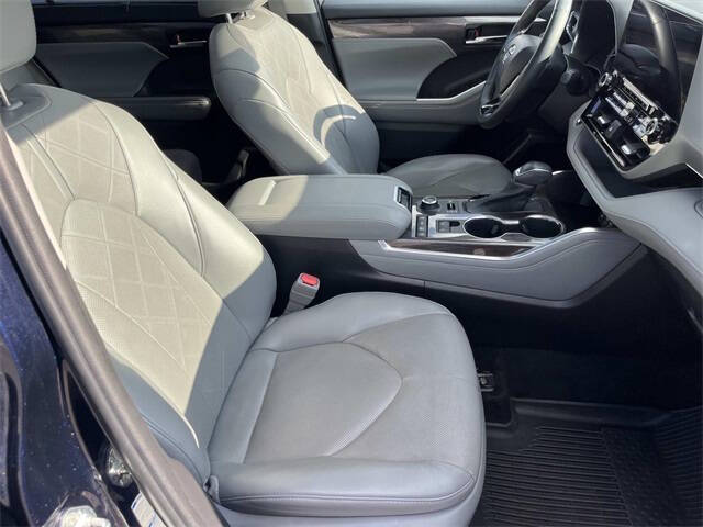 2022 Toyota Highlander Platinum