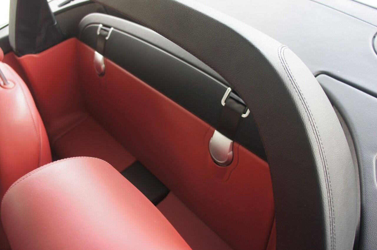 2004 Mercedes-Benz SL-Class 10