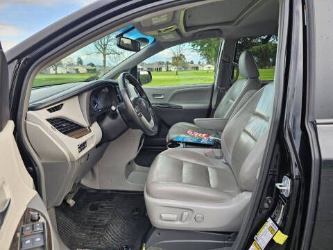 2017 Toyota Sienna XLE Premium 8-Passenger
