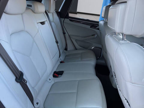 2017 Porsche Macan Turbo