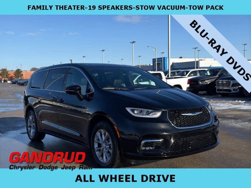 2026 Chrysler Pacifica Limited's photo