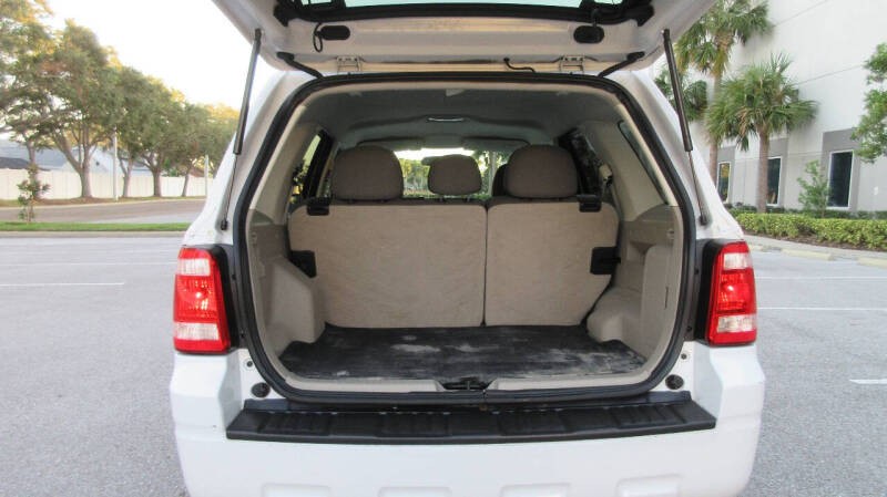 2011 Ford Escape XLS photo 17