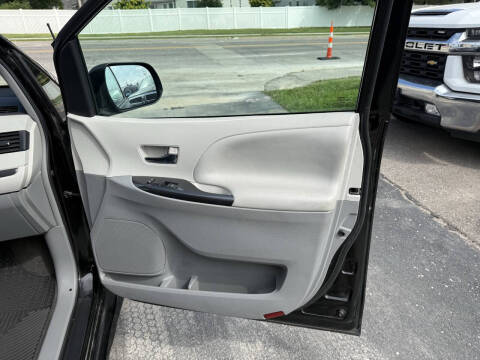 2013 Toyota Sienna SE 8-Passenger