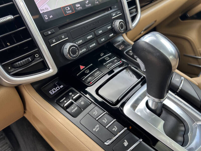 2017 Porsche Cayenne Platinum Edition