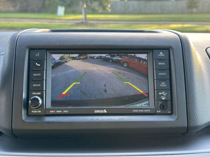 2011 Volkswagen Routan SE