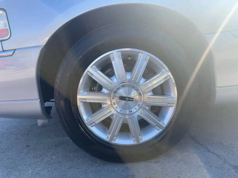 2007 Lincoln Town Car Signature Limited